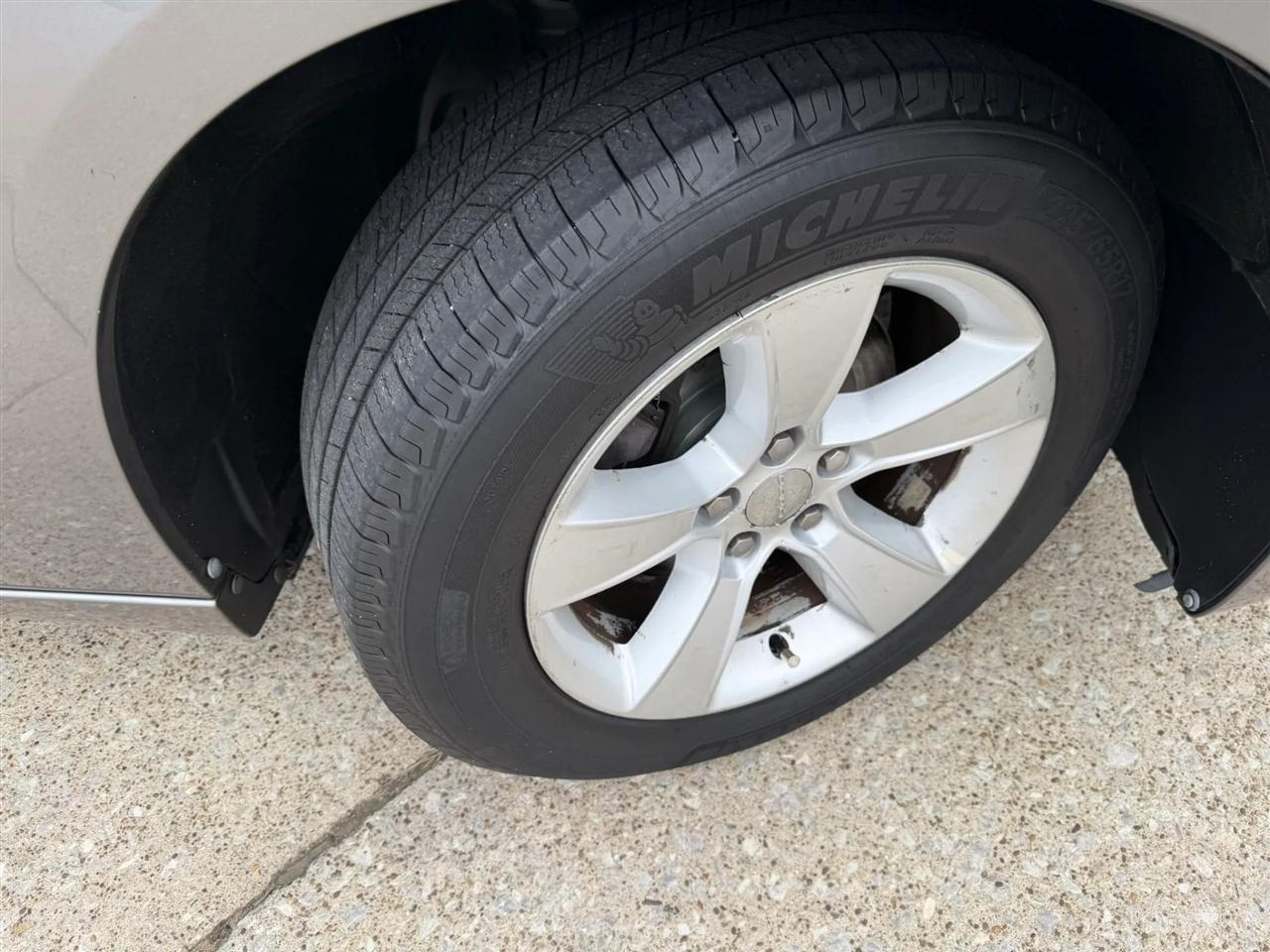 Dodge Charger 4dr Sdn SE RWD 2011