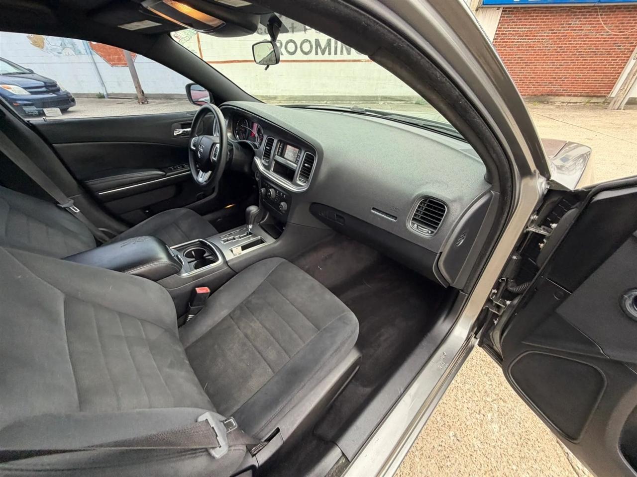 Dodge Charger 4dr Sdn SE RWD 2011