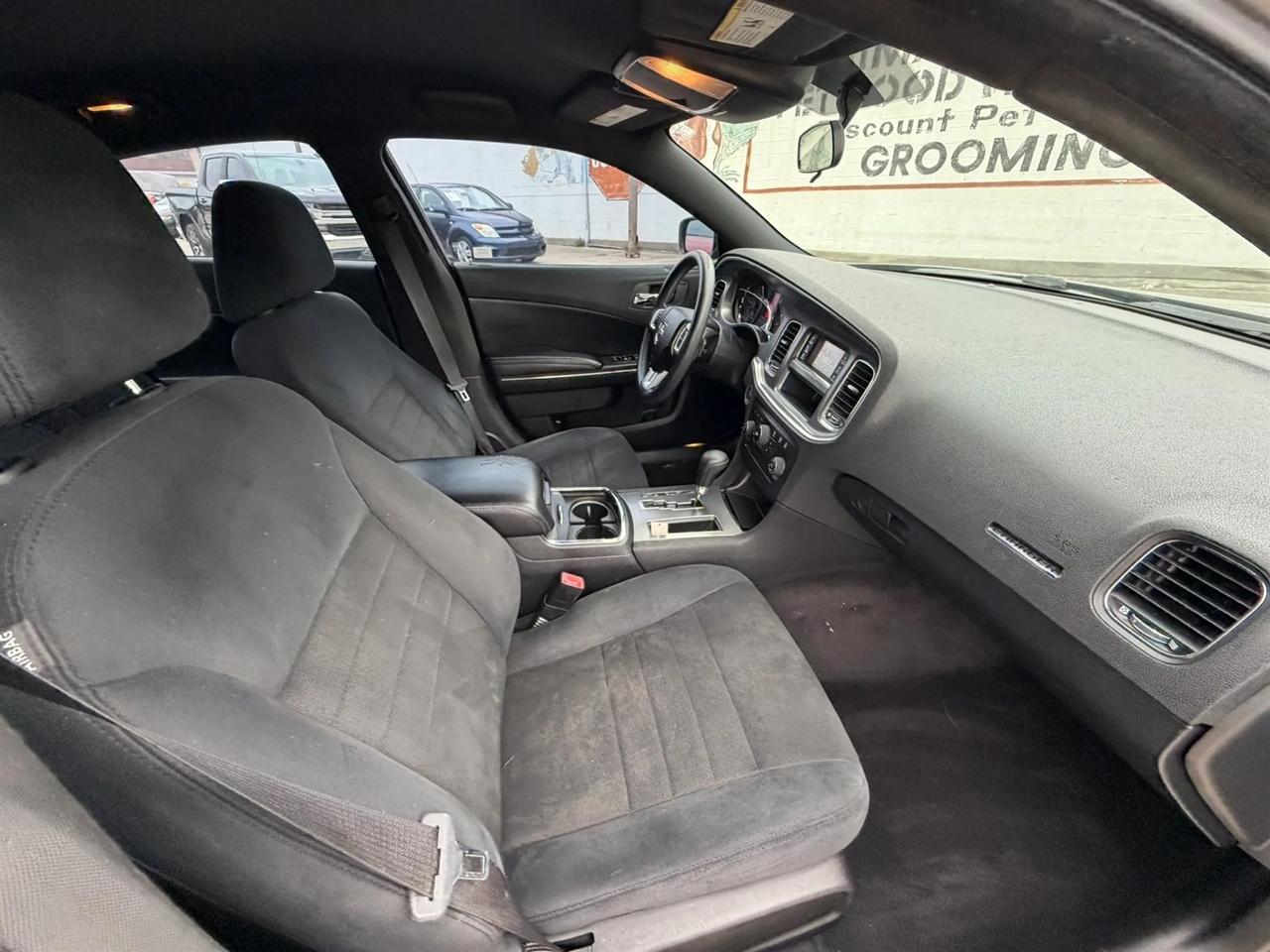 Dodge Charger 4dr Sdn SE RWD 2011