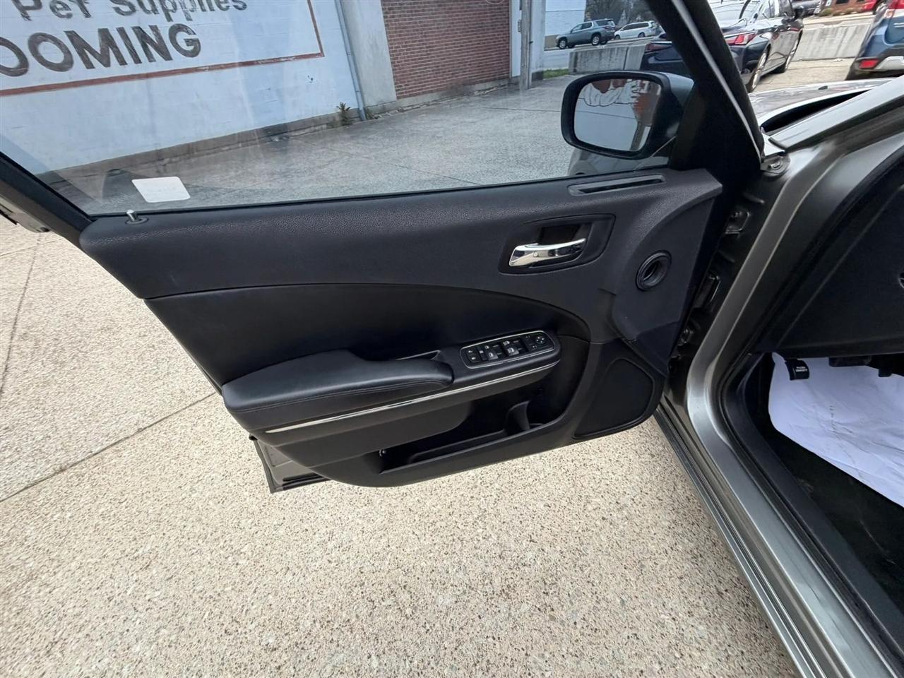 Dodge Charger 4dr Sdn SE RWD 2011