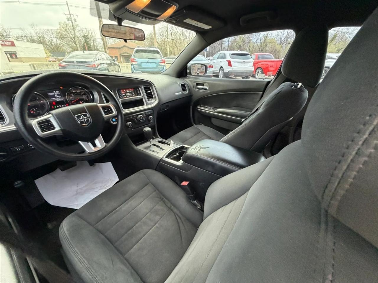 Dodge Charger 4dr Sdn SE RWD 2011