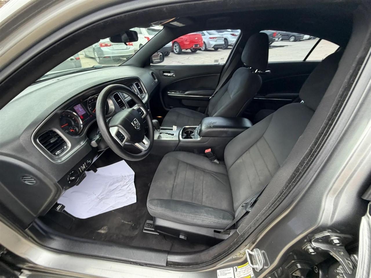 Dodge Charger 4dr Sdn SE RWD 2011