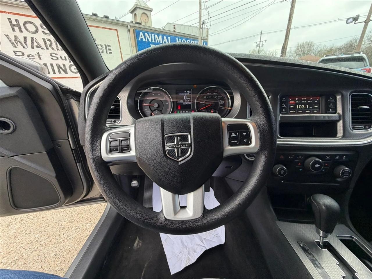 Dodge Charger 4dr Sdn SE RWD 2011