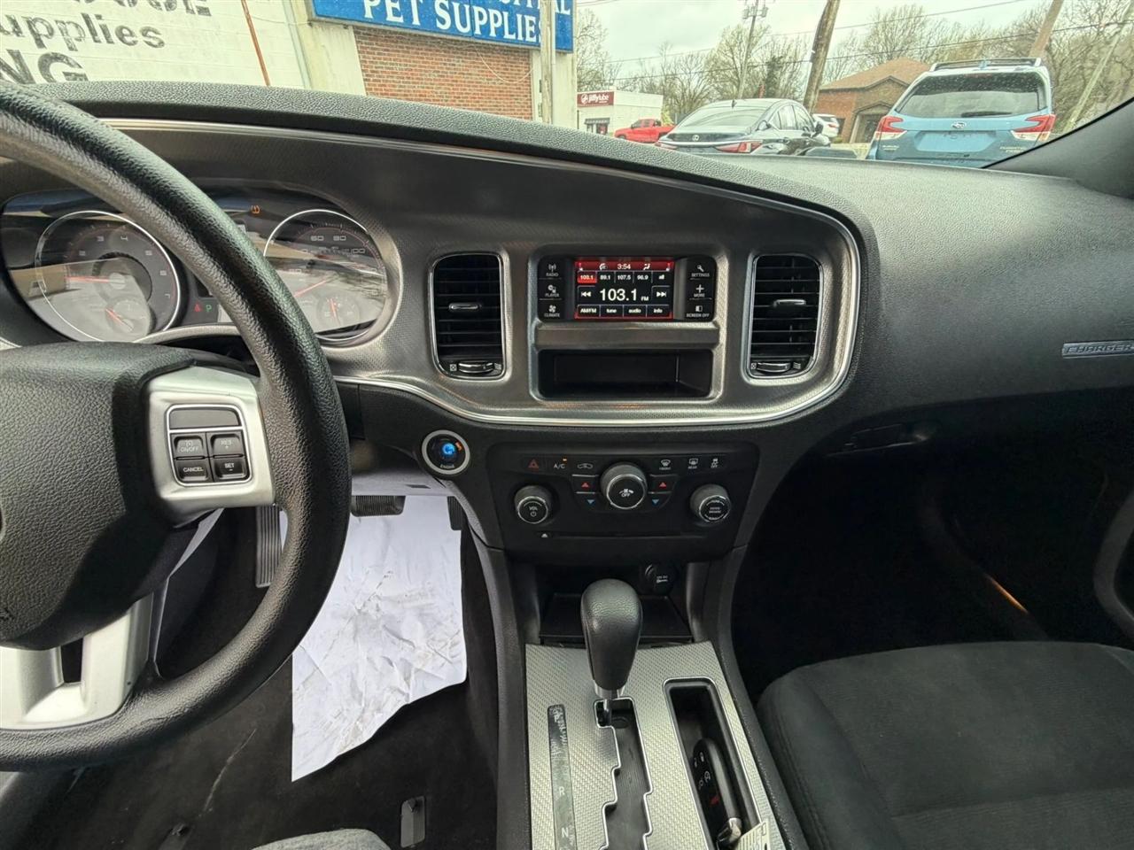 Dodge Charger 4dr Sdn SE RWD 2011