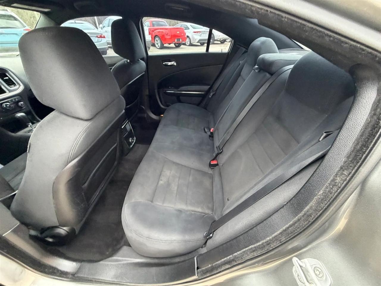 Dodge Charger 4dr Sdn SE RWD 2011