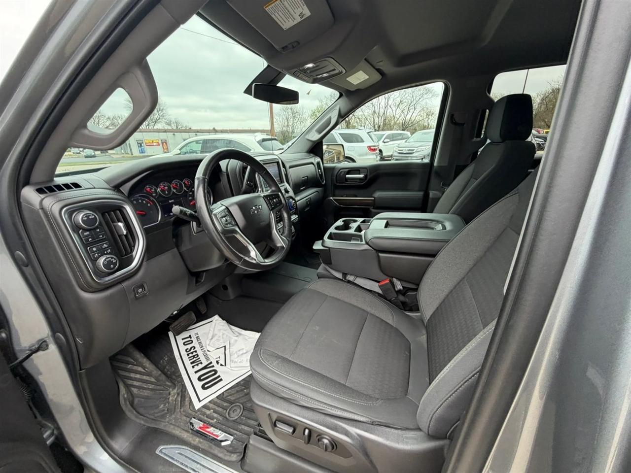 Chevrolet Silverado 1500 4WD Crew Cab 147" RST 2020