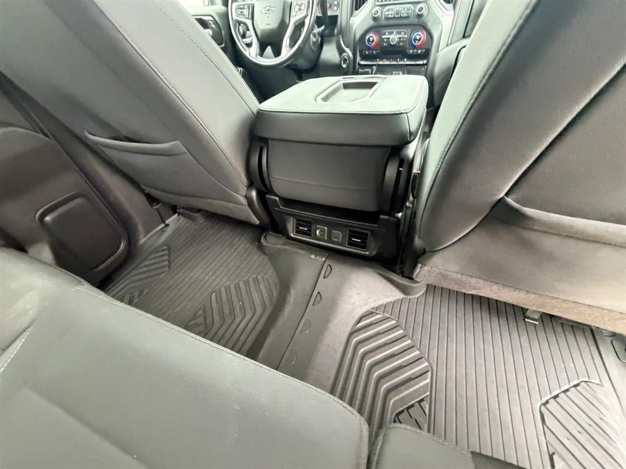 Chevrolet Silverado 1500 4WD Crew Cab 147" RST 2020