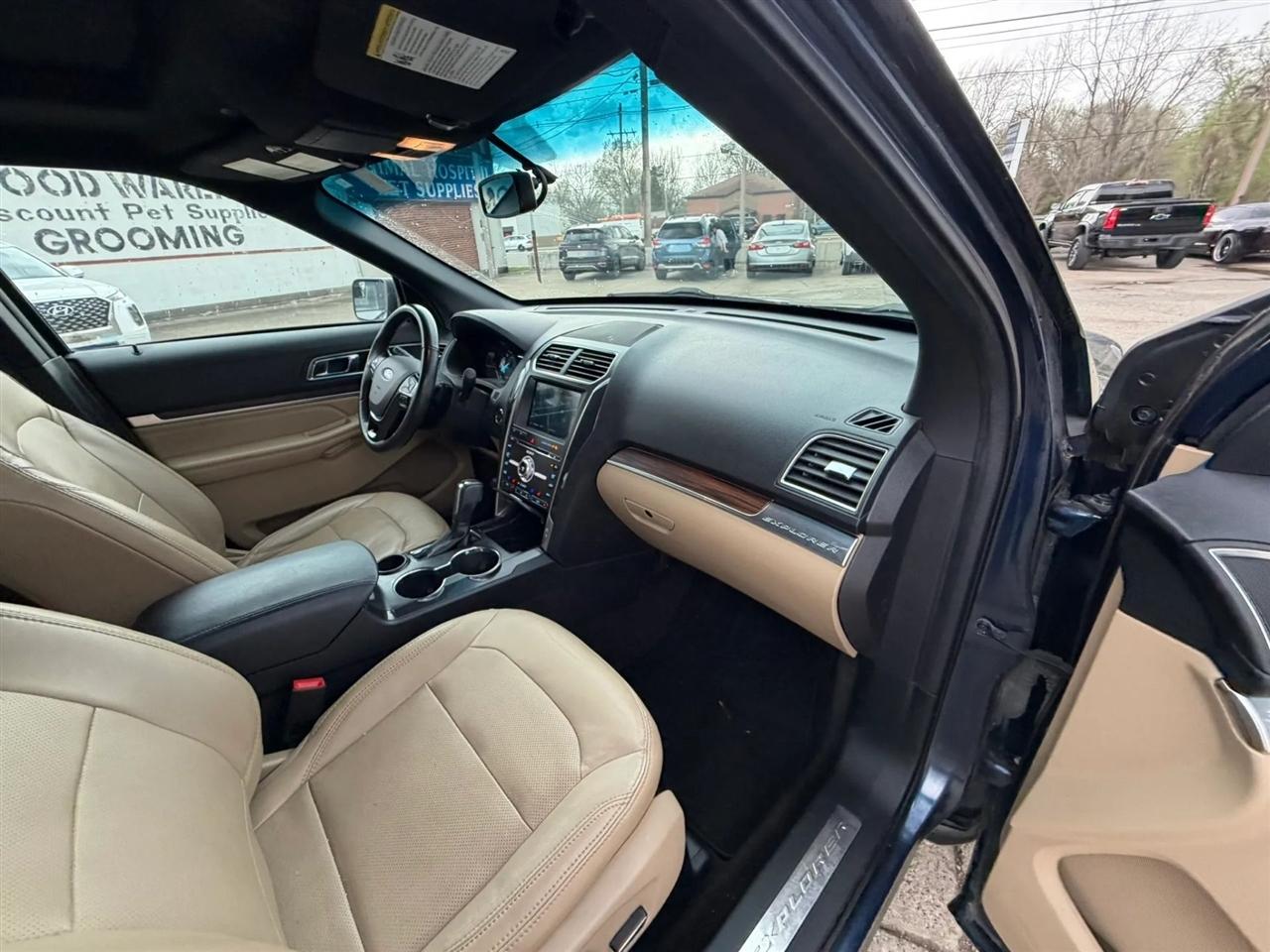 Ford Explorer Limited FWD 2017