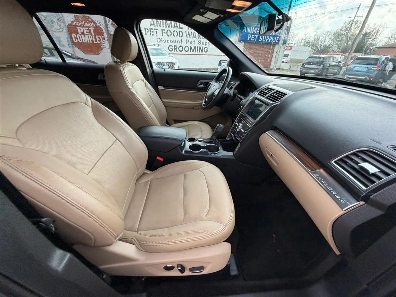 Ford Explorer Limited FWD 2017