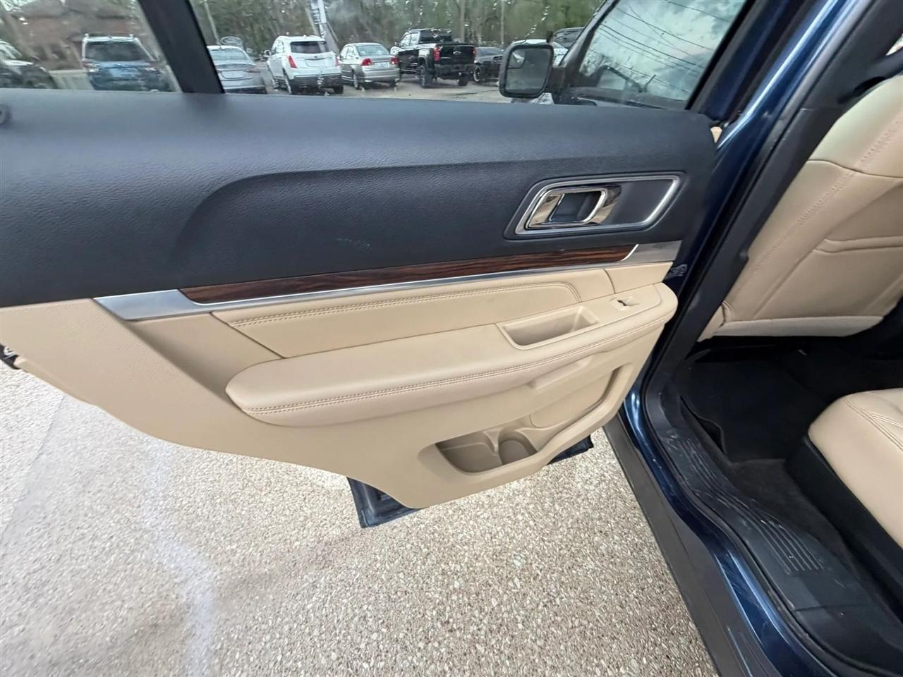 Ford Explorer Limited FWD 2017