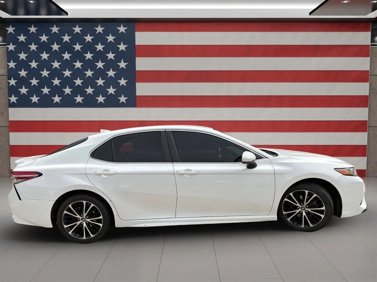 Toyota Camry XLE Auto (Natl) 2019