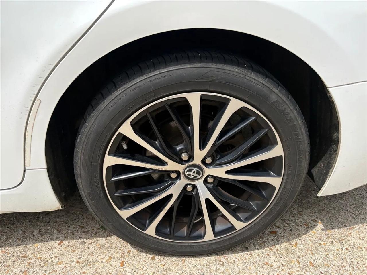 Toyota Camry XLE Auto (Natl) 2019