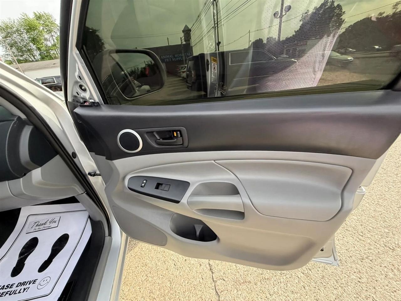 Toyota Tacoma 2WD Double Cab V6 AT PreRunner (Natl) 2012