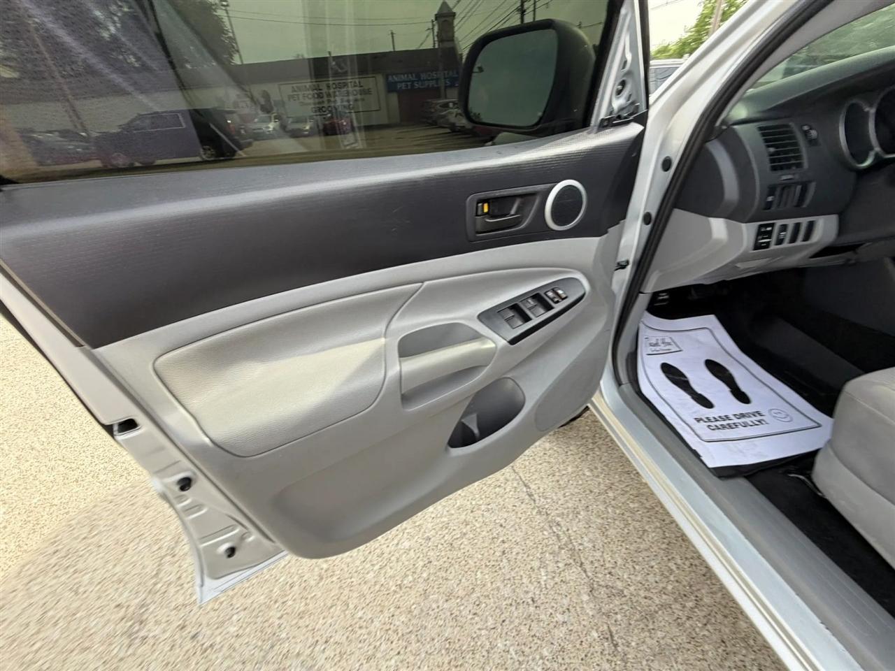 Toyota Tacoma 2WD Double Cab V6 AT PreRunner (Natl) 2012