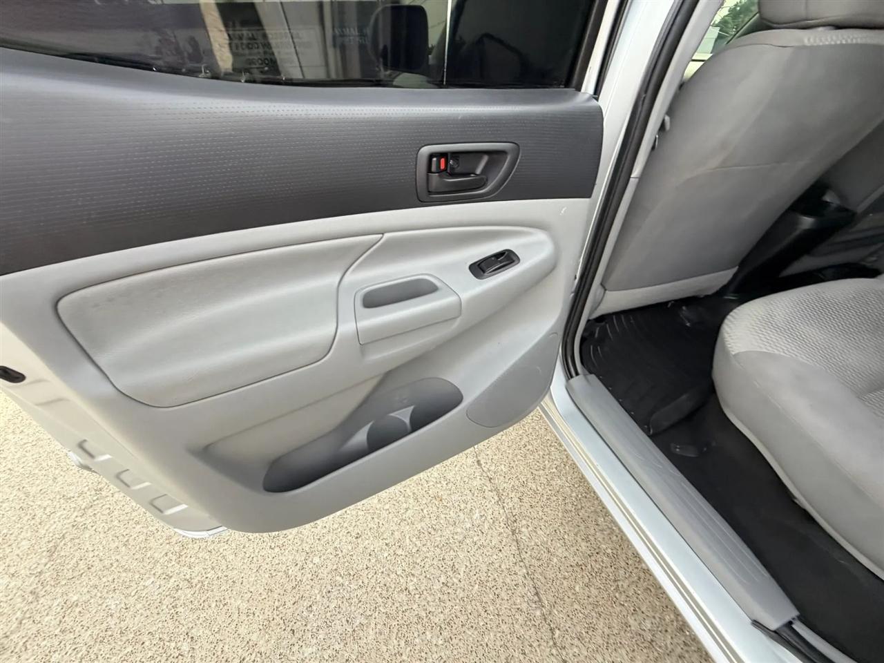 Toyota Tacoma 2WD Double Cab V6 AT PreRunner (Natl) 2012