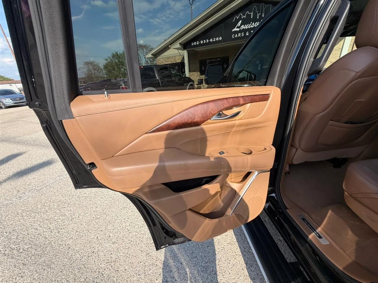 Cadillac Escalade 4WD 4dr Platinum 2017