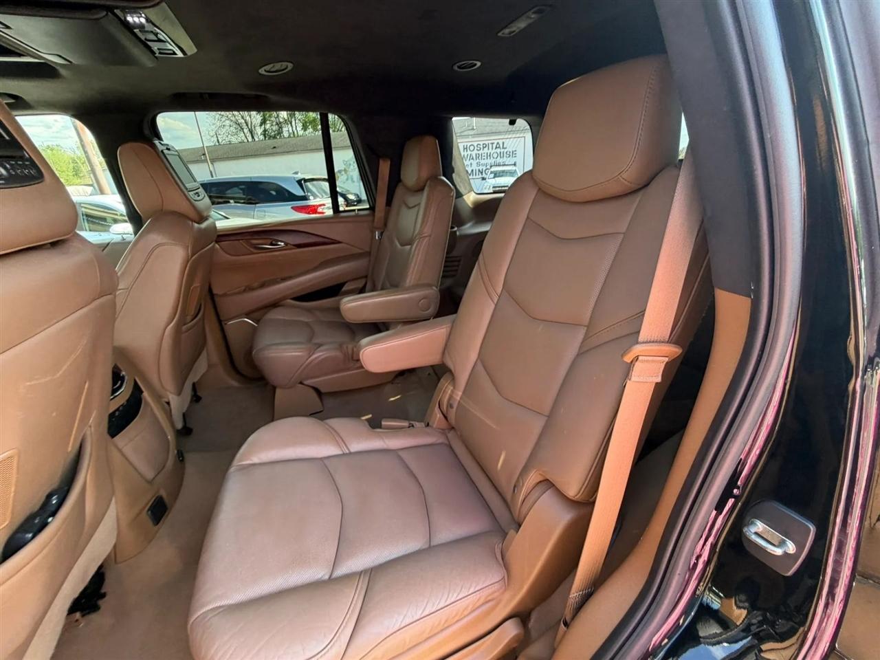 Cadillac Escalade 4WD 4dr Platinum 2017