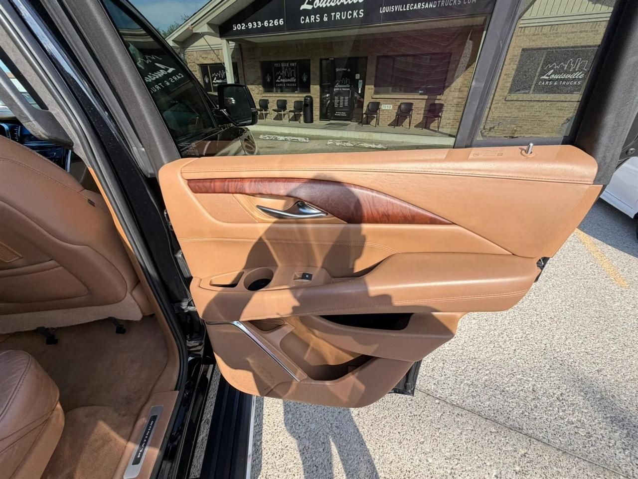 Cadillac Escalade 4WD 4dr Platinum 2017