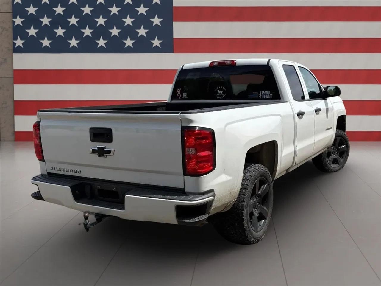 Chevrolet Silverado 1500 4WD Double Cab 143.5" Custom 2018