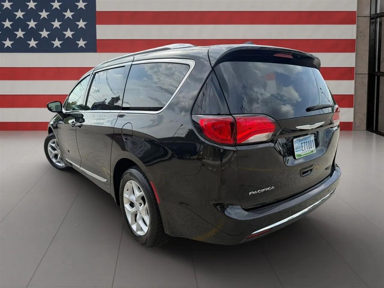 Chrysler Pacifica Touring-L Plus FWD 2017