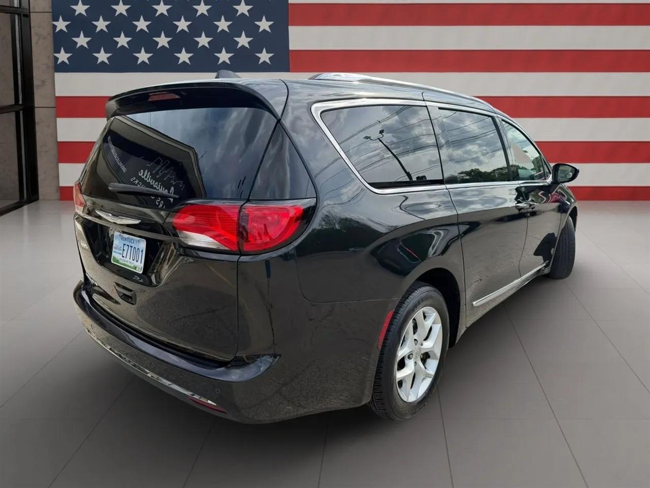 Chrysler Pacifica Touring-L Plus FWD 2017