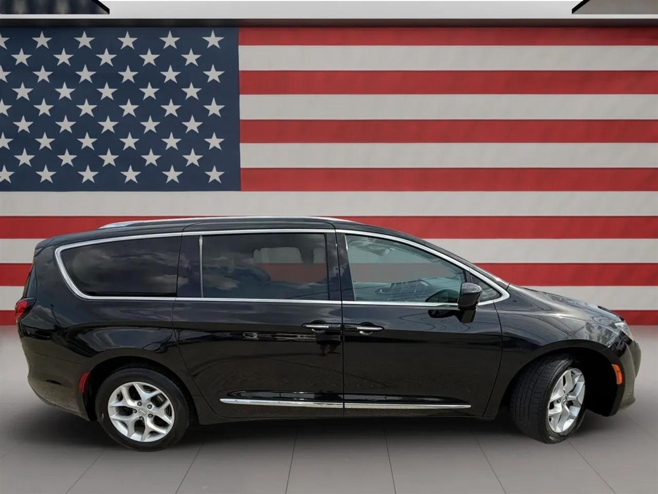 Chrysler Pacifica Touring-L Plus FWD 2017