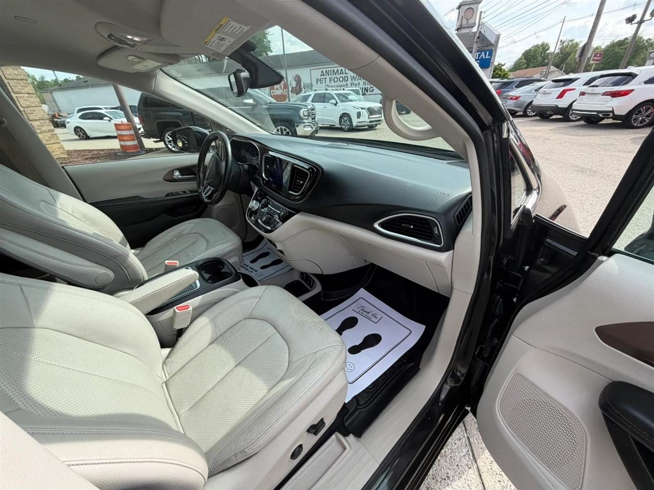 Chrysler Pacifica Touring-L Plus FWD 2017