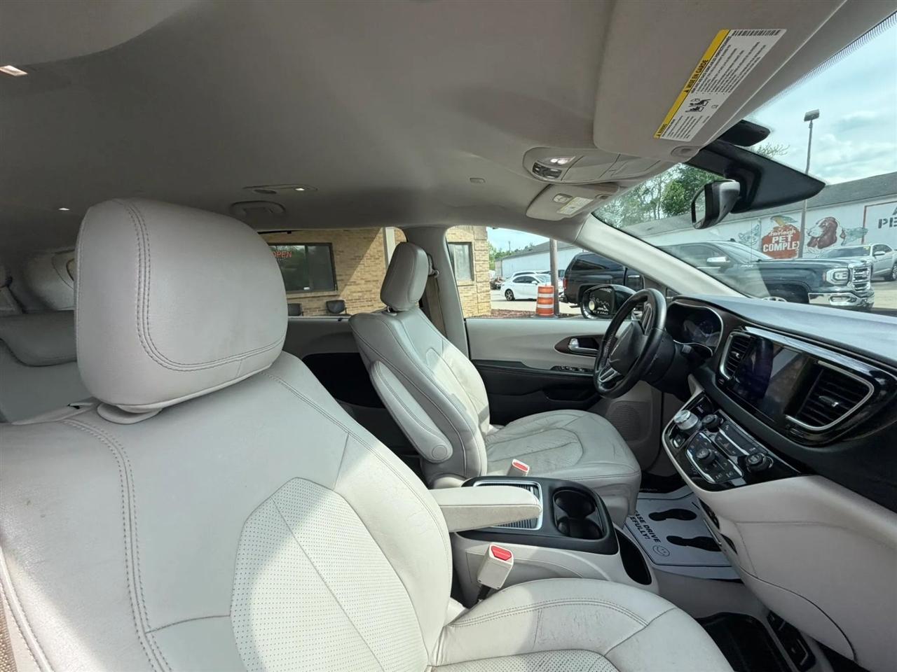 Chrysler Pacifica Touring-L Plus FWD 2017