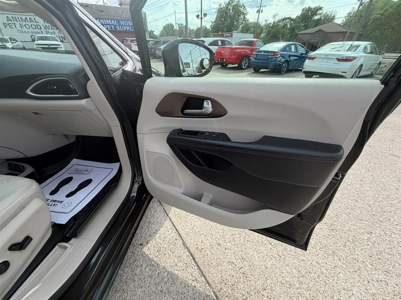 Chrysler Pacifica Touring-L Plus FWD 2017