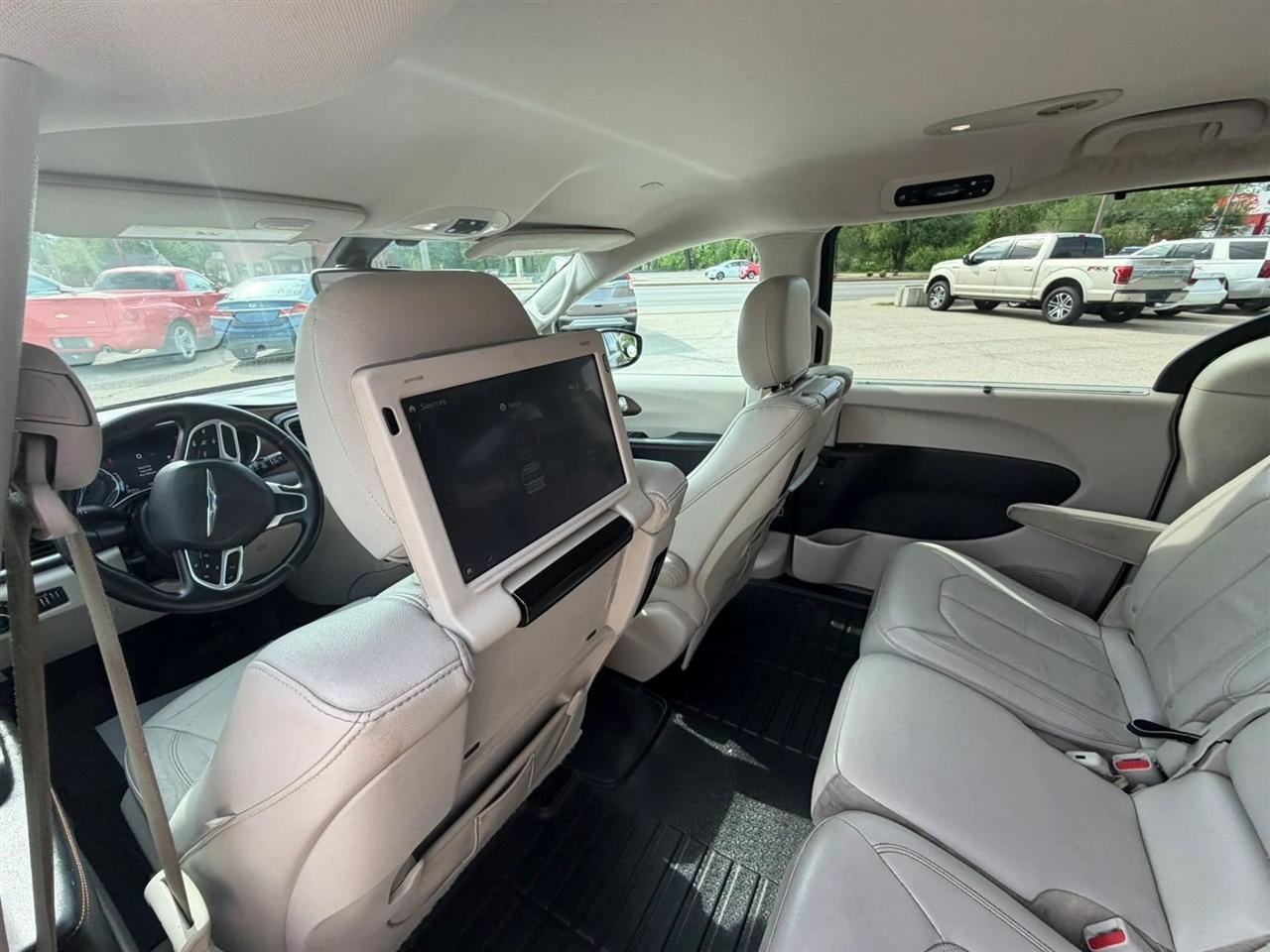 Chrysler Pacifica Touring-L Plus FWD 2017