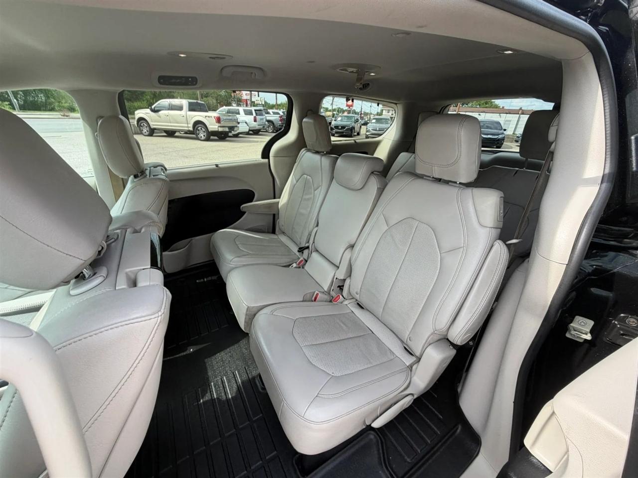 Chrysler Pacifica Touring-L Plus FWD 2017