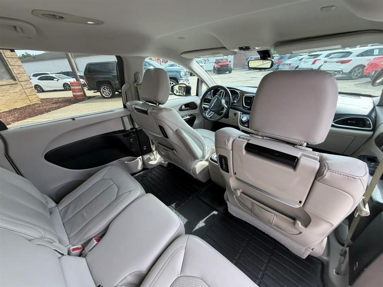 Chrysler Pacifica Touring-L Plus FWD 2017