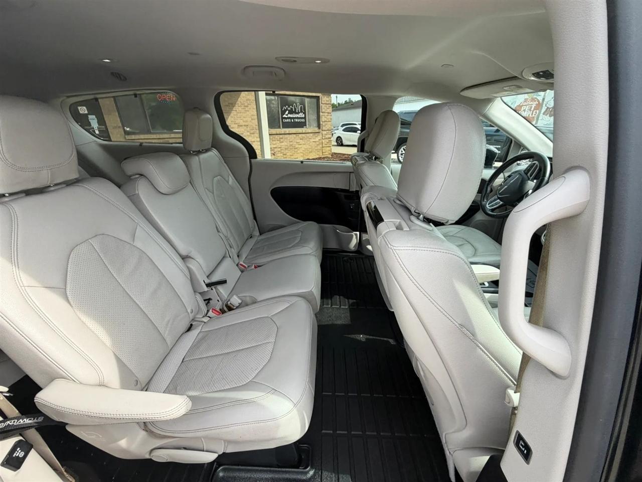 Chrysler Pacifica Touring-L Plus FWD 2017