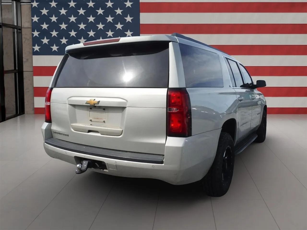 Chevrolet Suburban 4WD 4dr 1500 LT 2017