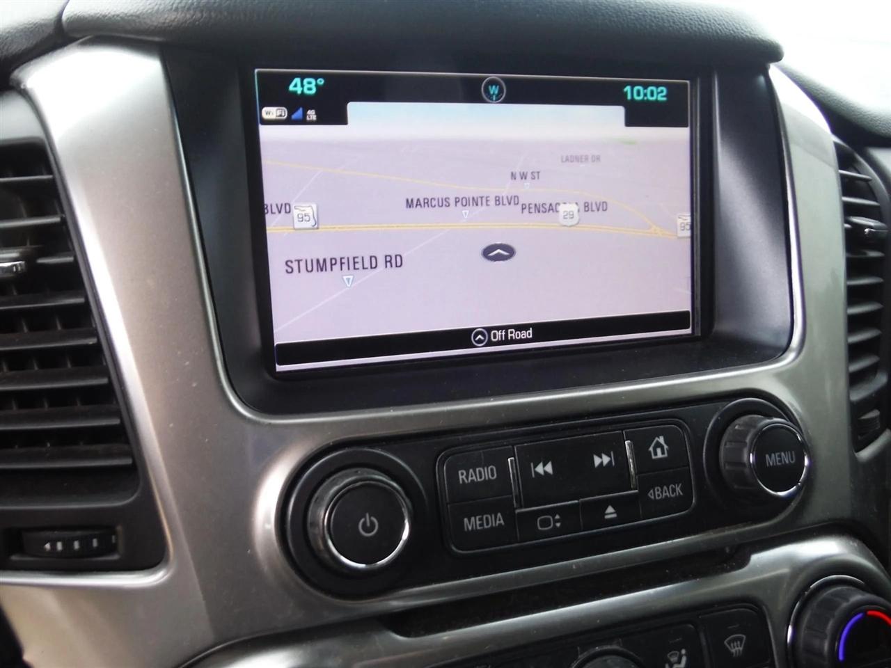 Chevrolet Suburban 4WD 4dr 1500 LT 2017