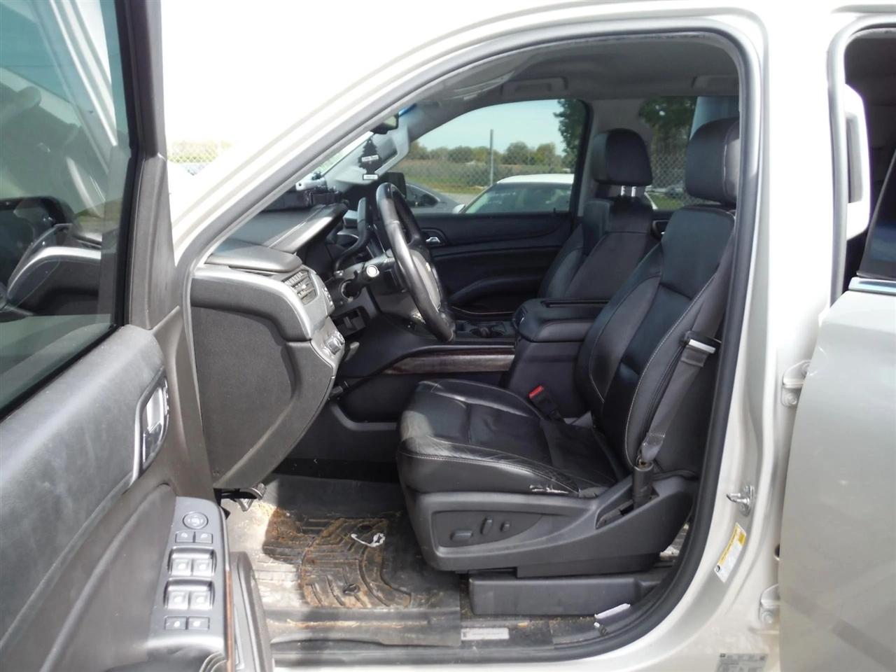 Chevrolet Suburban 4WD 4dr 1500 LT 2017