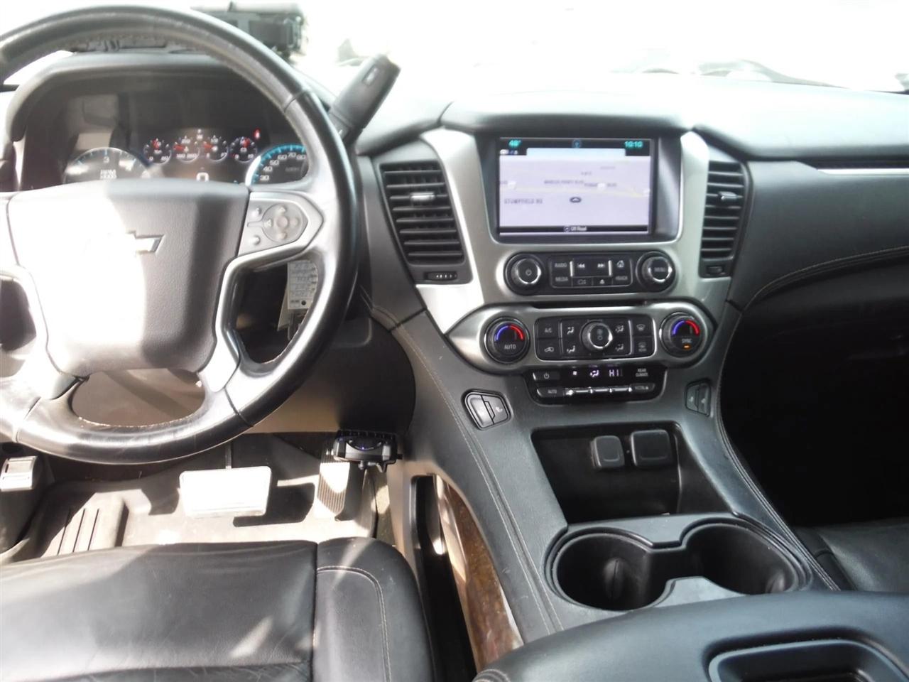 Chevrolet Suburban 4WD 4dr 1500 LT 2017