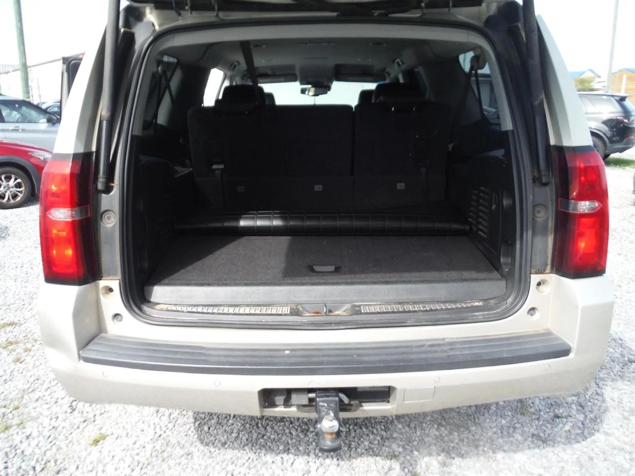 Chevrolet Suburban 4WD 4dr 1500 LT 2017