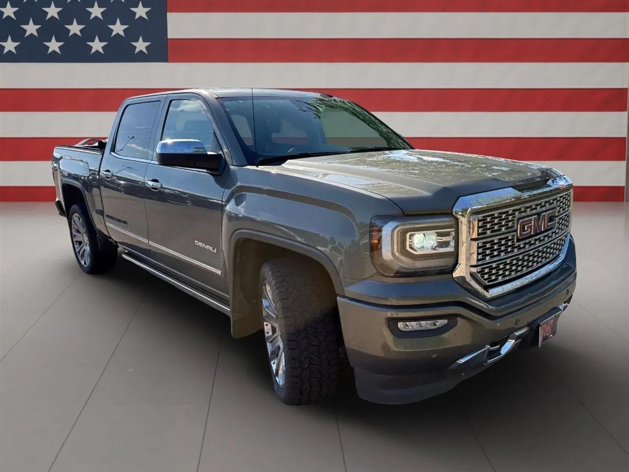 GMC Sierra 1500 4WD Crew Cab 143.5" Denali 2017