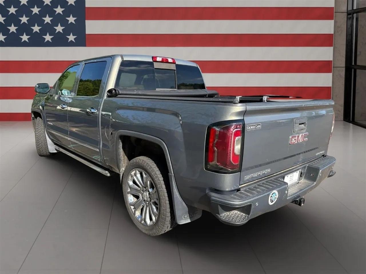 GMC Sierra 1500 4WD Crew Cab 143.5" Denali 2017