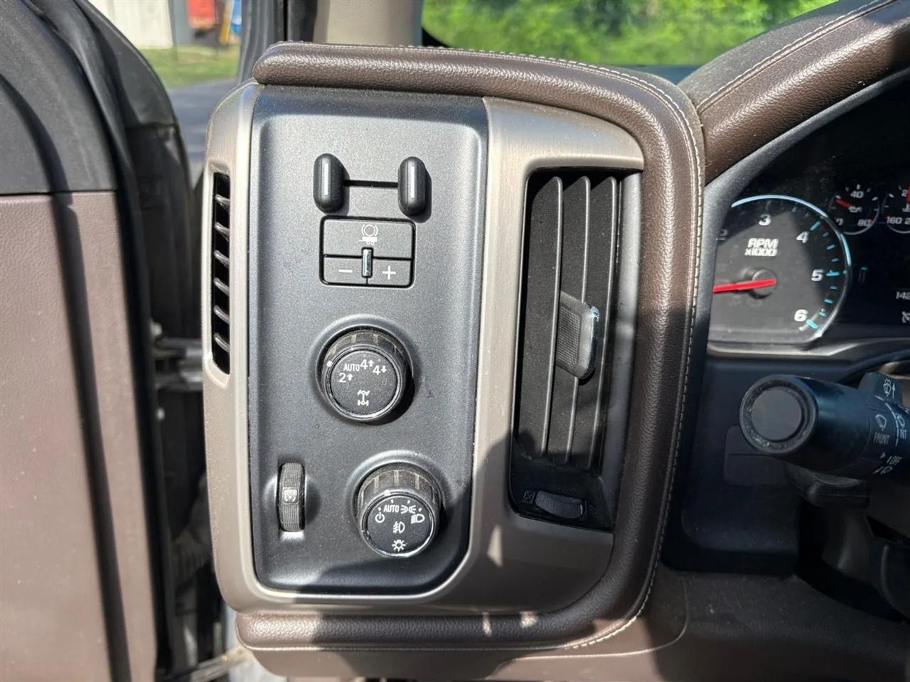 GMC Sierra 1500 4WD Crew Cab 143.5" Denali 2017