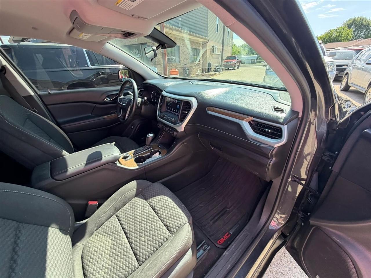 GMC Acadia FWD 4dr SLE w/SLE-2 2017