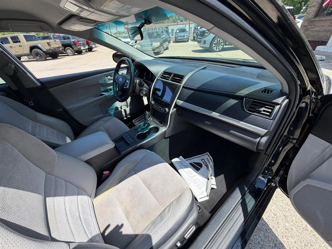 Toyota Camry 4dr Sdn I4 Auto SE w/Special Edition Pkg (Natl) 2016