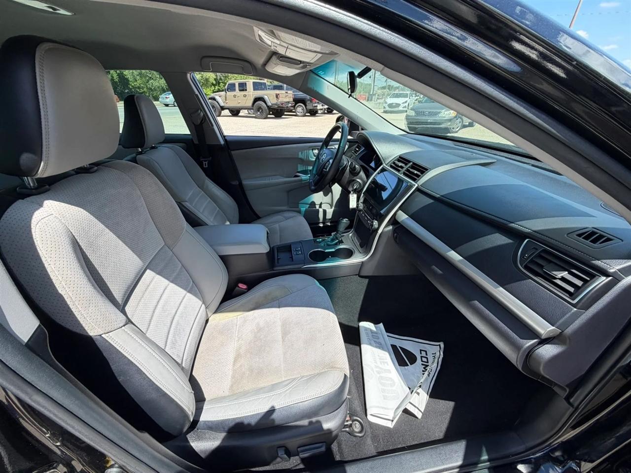 Toyota Camry 4dr Sdn I4 Auto SE w/Special Edition Pkg (Natl) 2016