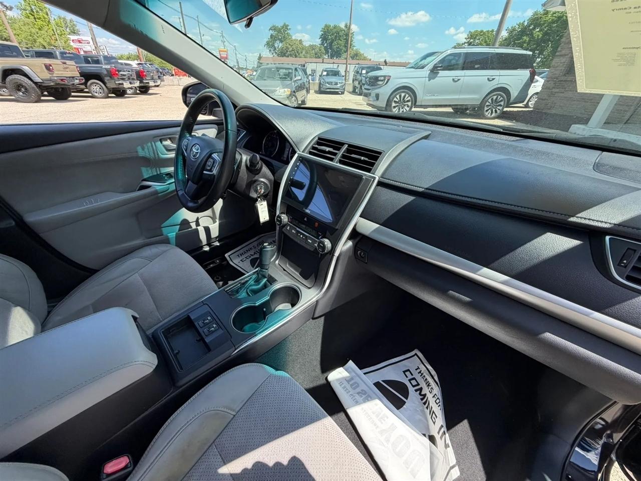 Toyota Camry 4dr Sdn I4 Auto SE w/Special Edition Pkg (Natl) 2016