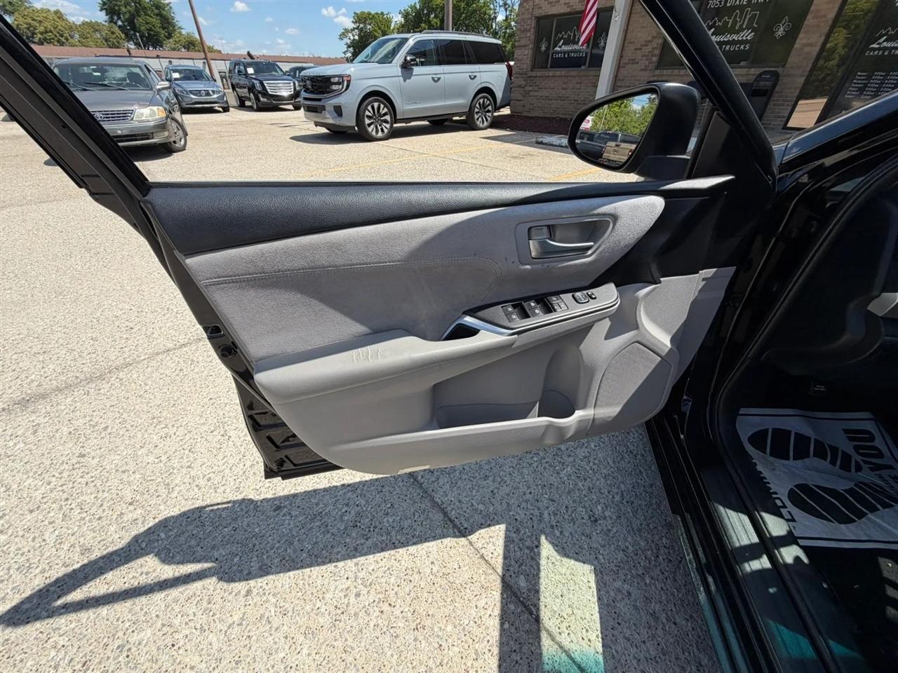 Toyota Camry 4dr Sdn I4 Auto SE w/Special Edition Pkg (Natl) 2016
