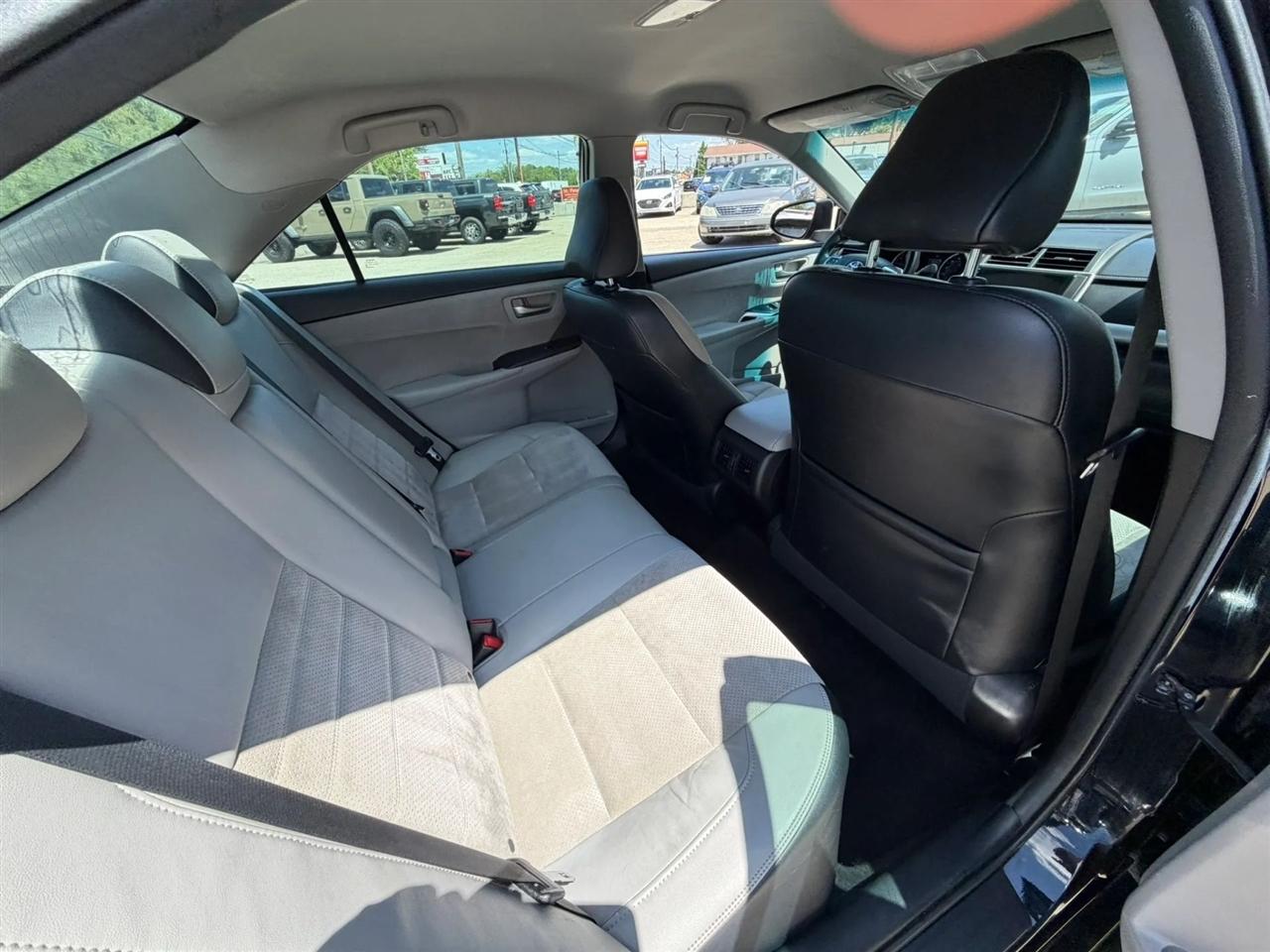 Toyota Camry 4dr Sdn I4 Auto SE w/Special Edition Pkg (Natl) 2016