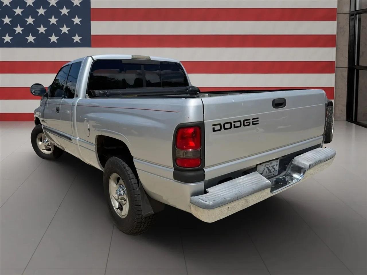 Dodge Ram 1500 4dr Quad Cab 139" WB 2001