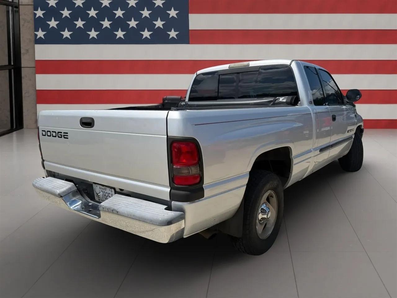 Dodge Ram 1500 4dr Quad Cab 139" WB 2001