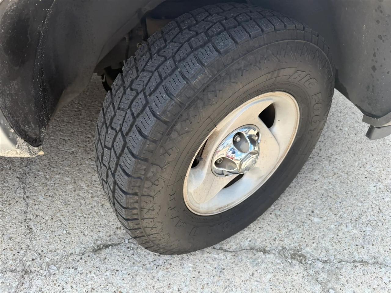 Dodge Ram 1500 4dr Quad Cab 139" WB 2001